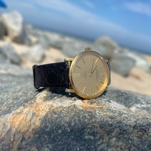 Omega Constellation Quartz - Roman 12 & 6 hour markers - men’s